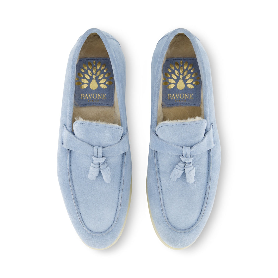 Modell Charlotte elegant, zeitlos und zurzeit voll im Trend., Ein besonderes Merkmal für diesen Pavone Mokassin, der elegante Tassel. Aufgrund des Lammfellfutters  fühlt es sich an, als wenn wir auf Wolken gehen. Das Lammfell hat die Eigenschaft die Temperatur zu regulieren.  Der Sailer Loafer  mit rutschfester Gummisohle, aus hochwertige Echtveloursleder ist atmungsaktiv. Pavone steht für Qualität und auch für Nachhaltigkeit, kurze Importwege da in Italien handgefertigt. Pavone ist ein Swiss Brand.