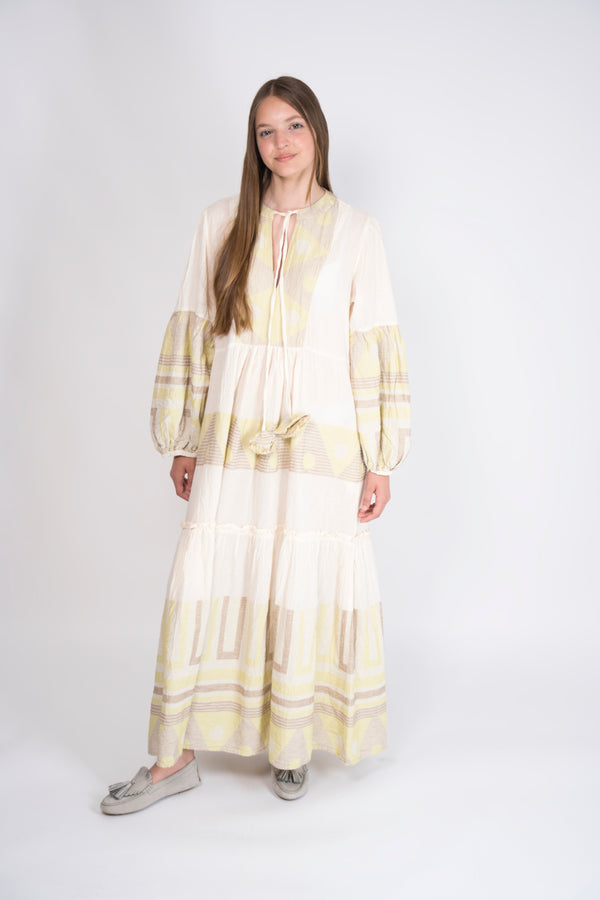 Pearl & Caviar Maxikleid Zakar in Natur-Salbei – elegantes Sommerkleid aus Baumwolle mit traditionellem Muster